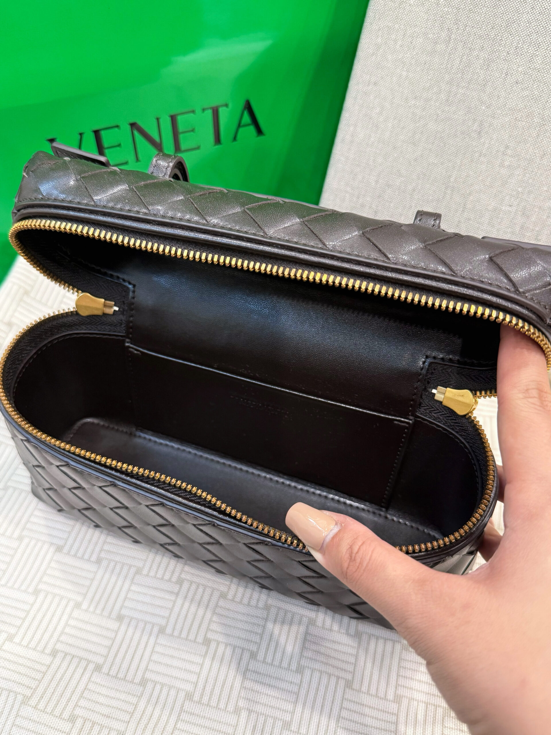 TÚI BOTTEGA VENETA BANG BANG VANITY CASE BAG FONDANT 3 TÚI BOTTEGA VENETA BANG BANG VANITY CASE BAG FONDANT - Ảnh 3