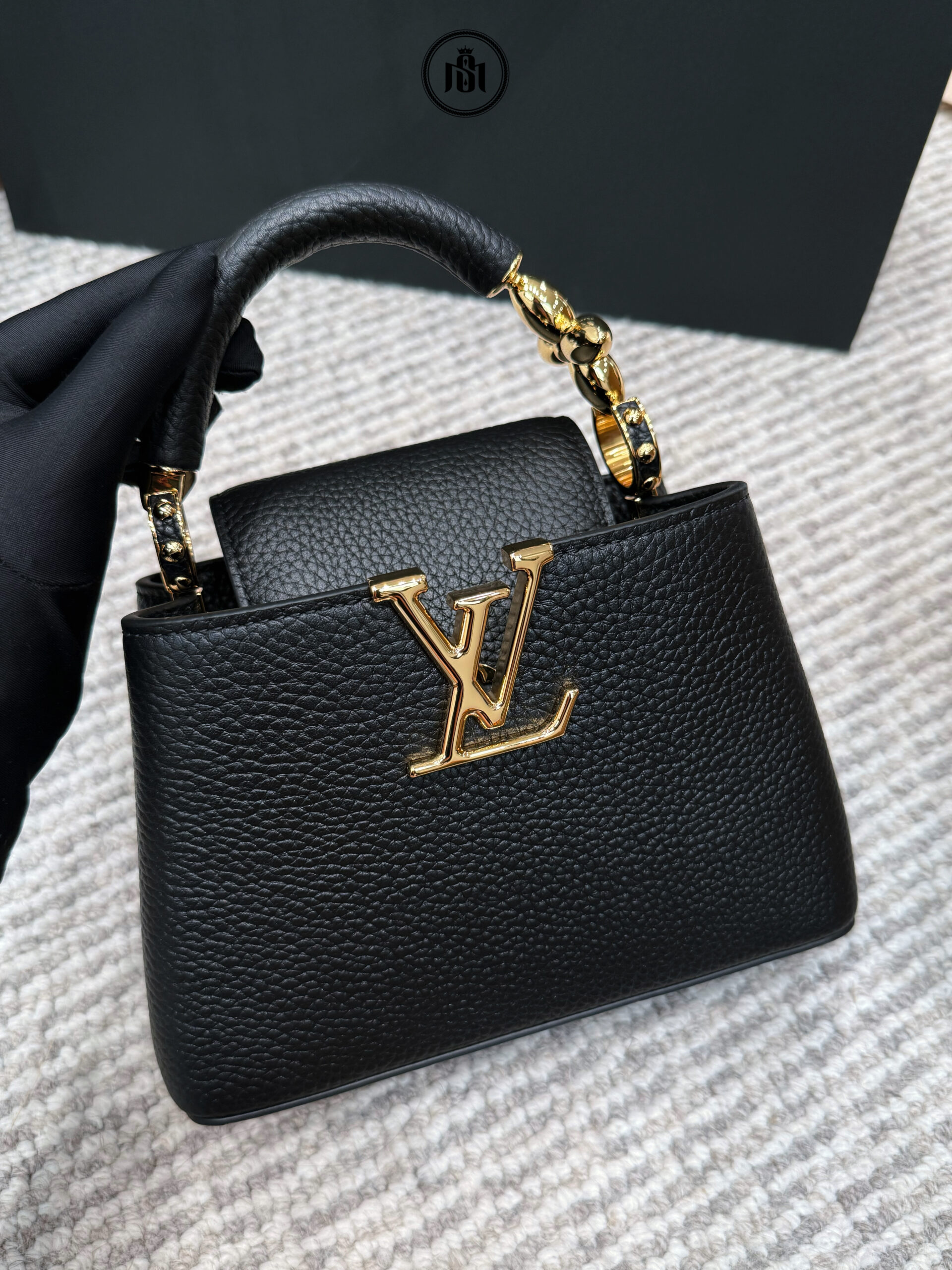 TÚI LOUIS VUITTON CAPUCINES MINI M23943 2 TÚI LOUIS VUITTON CAPUCINES MINI M23943 - Ảnh 2
