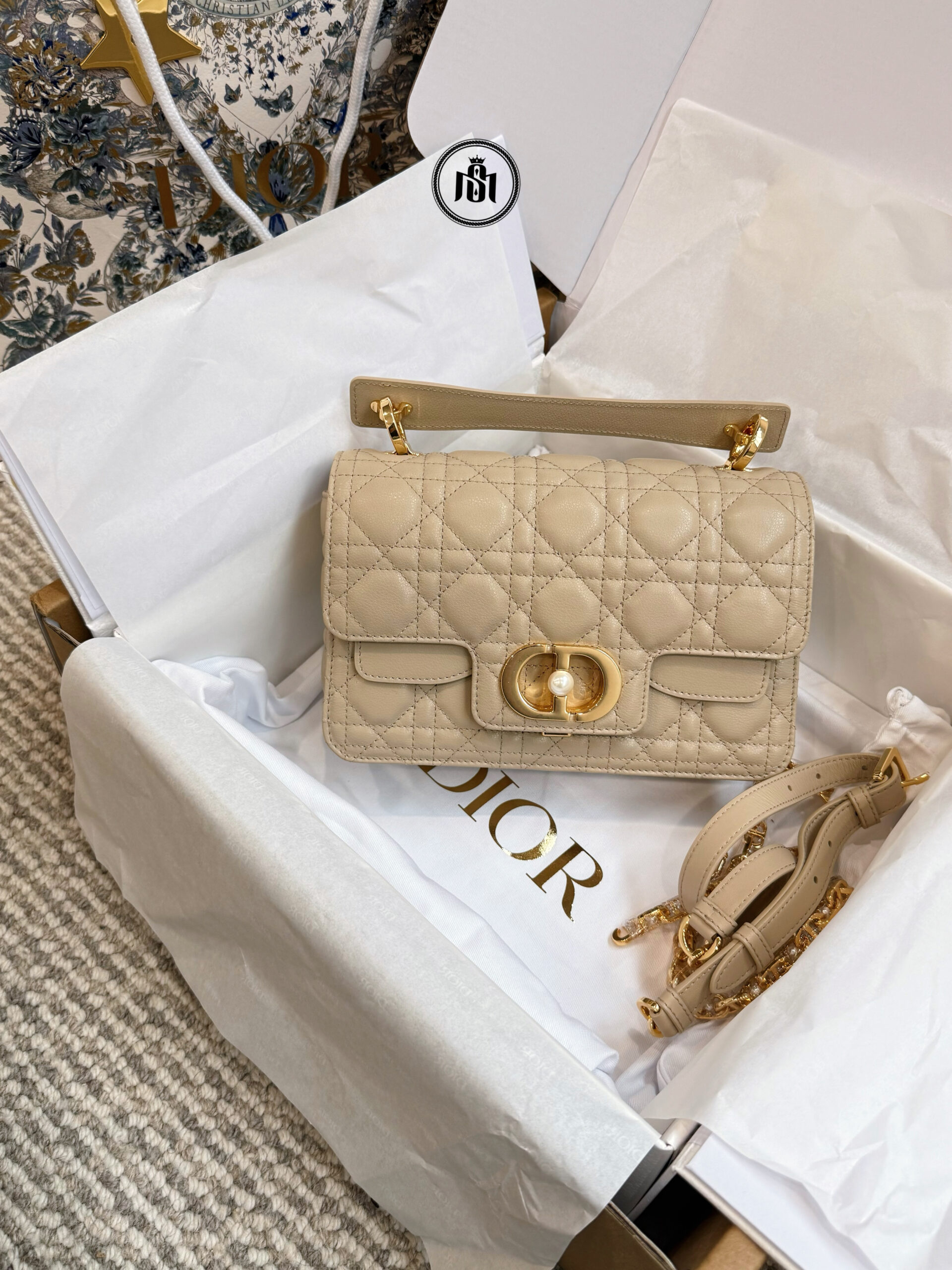 TÚI DIOR SMALL DIOR JOLIE TOP HANDLE BAG POWDER BEIGE CANNAGE CALFSKIN 1 TÚI DIOR SMALL DIOR JOLIE TOP HANDLE BAG POWDER BEIGE CANNAGE CALFSKIN