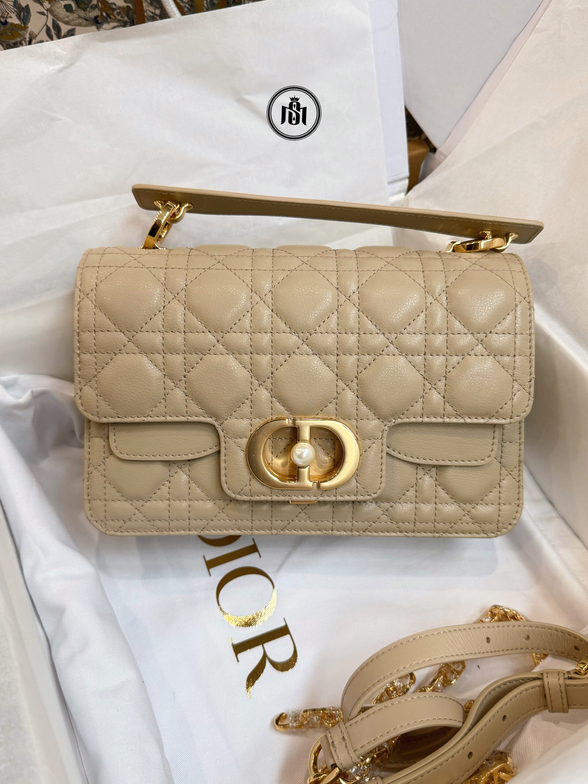 TÚI DIOR SMALL DIOR JOLIE TOP HANDLE BAG POWDER BEIGE CANNAGE CALFSKIN 2 TÚI DIOR SMALL DIOR JOLIE TOP HANDLE BAG POWDER BEIGE CANNAGE CALFSKIN - Ảnh 2