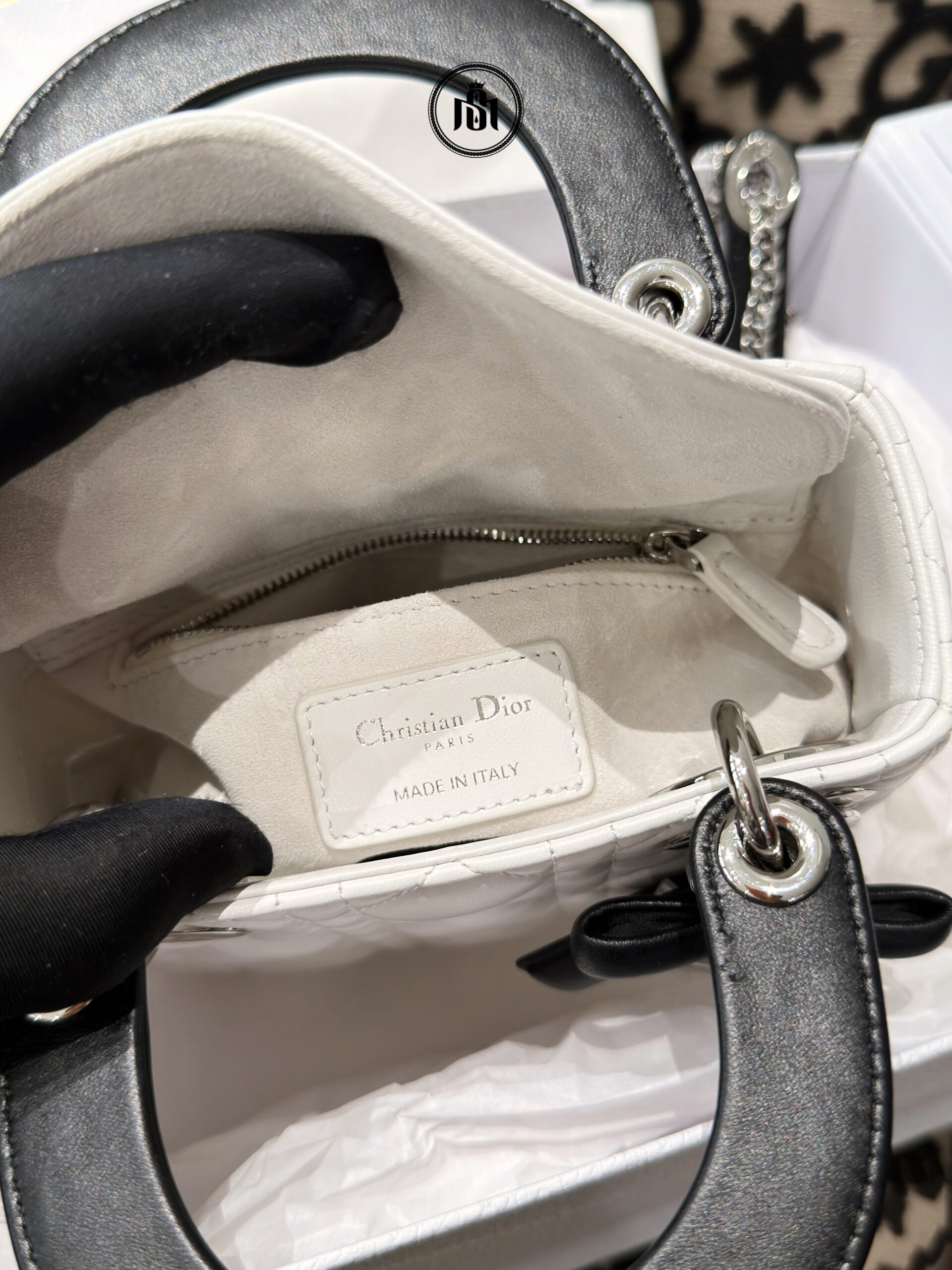 TÚI DIOR MINI LADY DIOR BAG WITH CHAIN LATTE AND BLACK CANNAGE LAMBSKIN 6 TÚI DIOR MINI LADY DIOR BAG WITH CHAIN LATTE AND BLACK CANNAGE LAMBSKIN - Ảnh 6