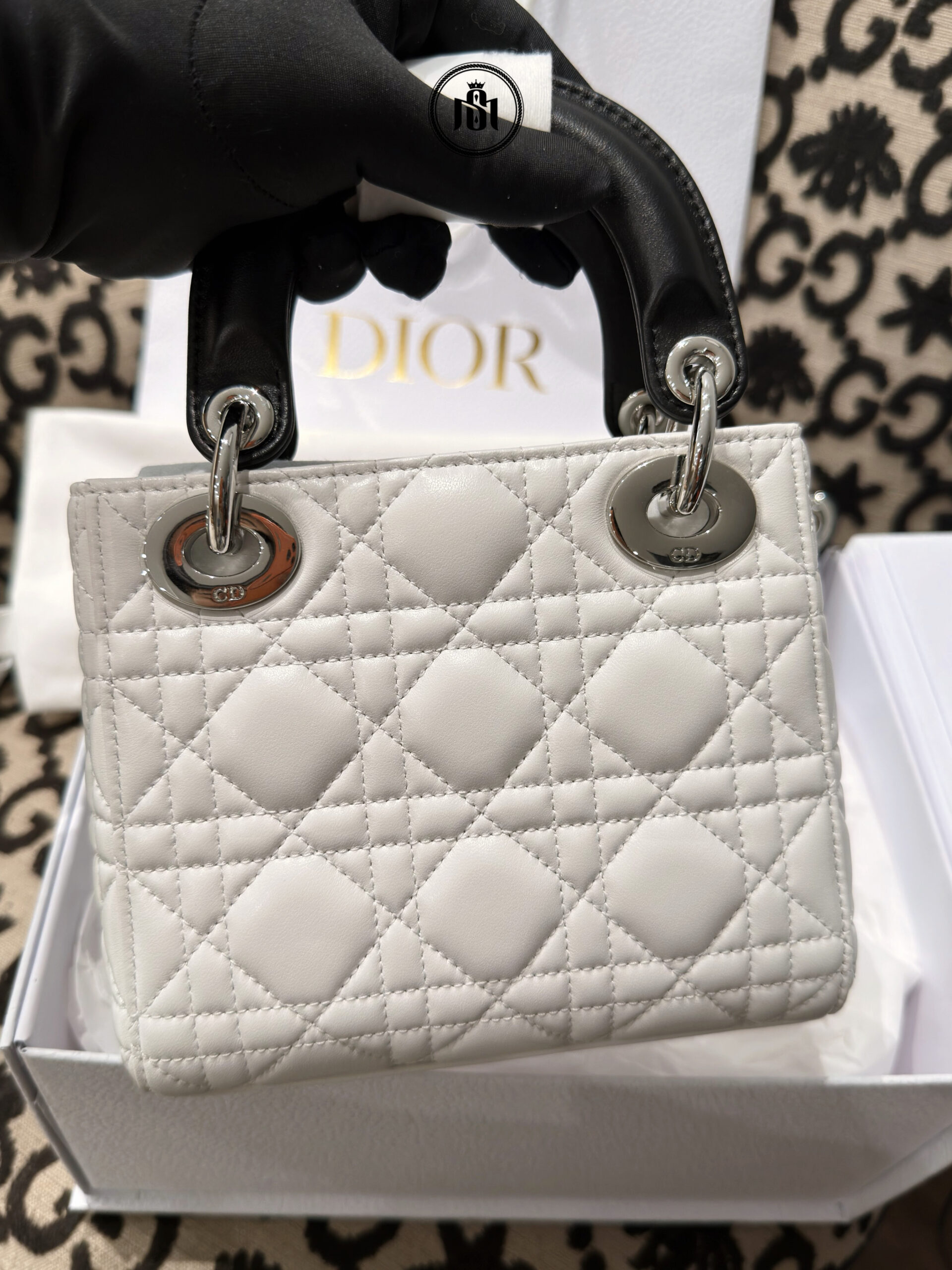 TÚI DIOR MINI LADY DIOR BAG WITH CHAIN LATTE AND BLACK CANNAGE LAMBSKIN 9 TÚI DIOR MINI LADY DIOR BAG WITH CHAIN LATTE AND BLACK CANNAGE LAMBSKIN - Ảnh 9