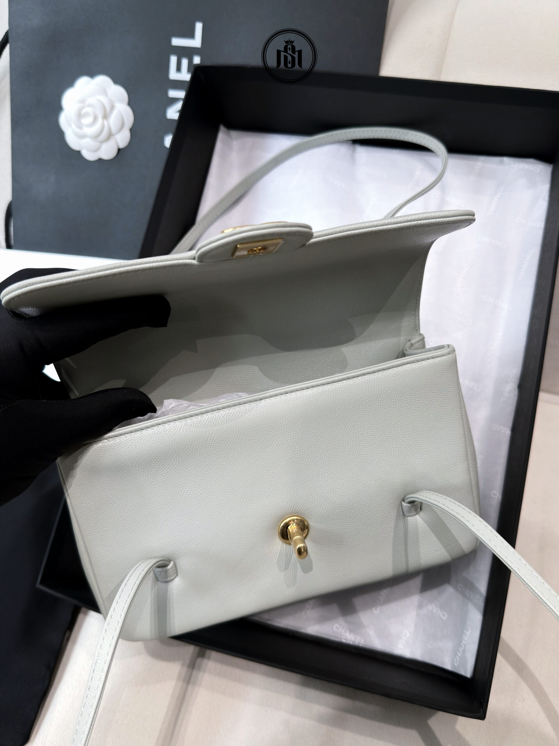 TÚI CHANEL 26SS SMALL PREPPY COCO FLAP BAG IN LIGHT GREEN GRAINED SHINY CALFSKIN & GOLD-TONE METAL 8 TÚI CHANEL 26SS SMALL PREPPY COCO FLAP BAG IN LIGHT GREEN GRAINED SHINY CALFSKIN & GOLD-TONE METAL - Ảnh 8