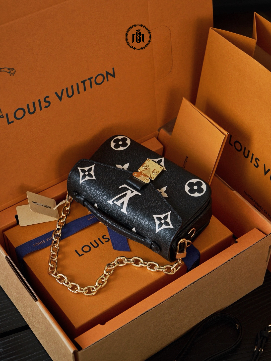 TÚI LOUIS VUITTON POCHETTE MÉTIS EAST WEST MONOGRAM EMPREINTE BLACK / BEIGE M46596 2 TÚI LOUIS VUITTON POCHETTE MÉTIS EAST WEST MONOGRAM EMPREINTE BLACK / BEIGE M46596 - Ảnh 2