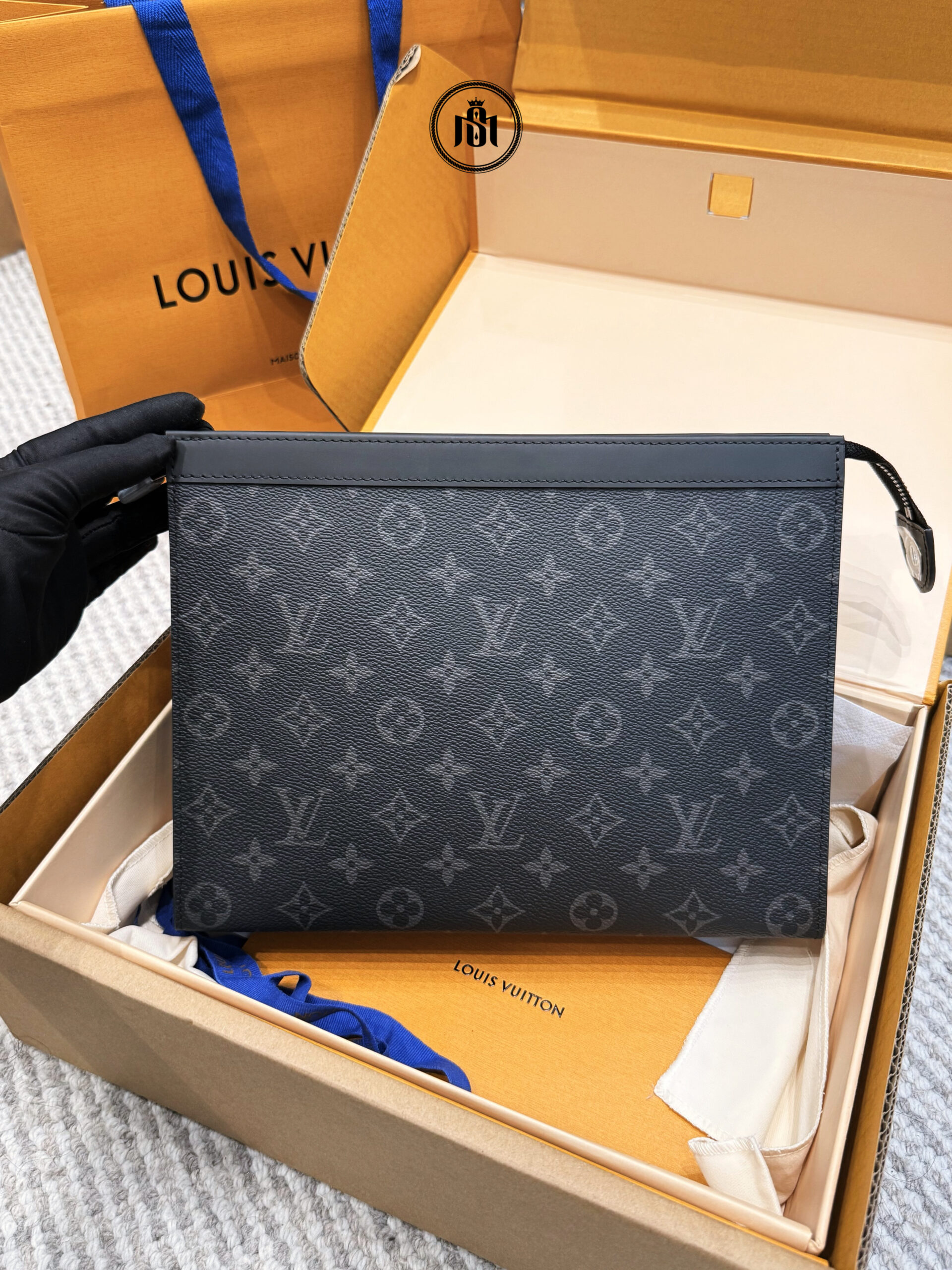TÚI LOUIS VUITTON POCHETTE VOYAGE MM MONOGRAM ECLIPSE M61692 2 TÚI LOUIS VUITTON POCHETTE VOYAGE MM MONOGRAM ECLIPSE M61692 - Ảnh 2
