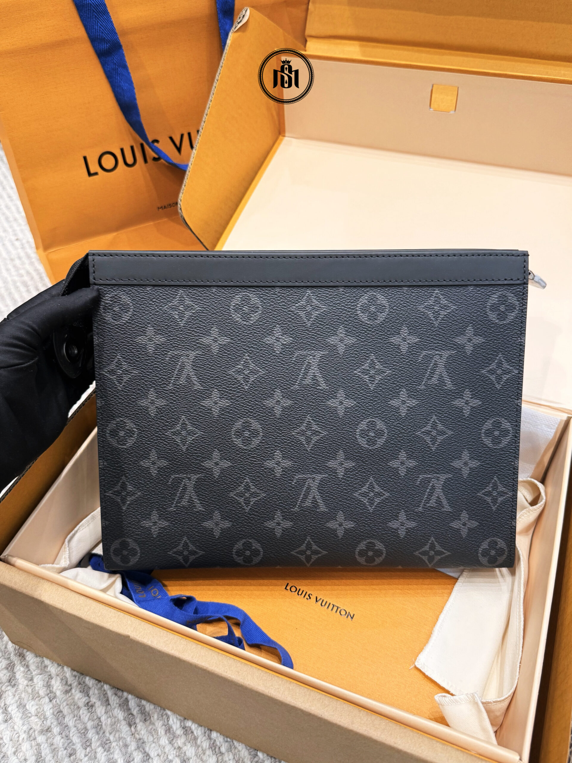 TÚI LOUIS VUITTON POCHETTE VOYAGE MM MONOGRAM ECLIPSE M61692 6 TÚI LOUIS VUITTON POCHETTE VOYAGE MM MONOGRAM ECLIPSE M61692 - Ảnh 6