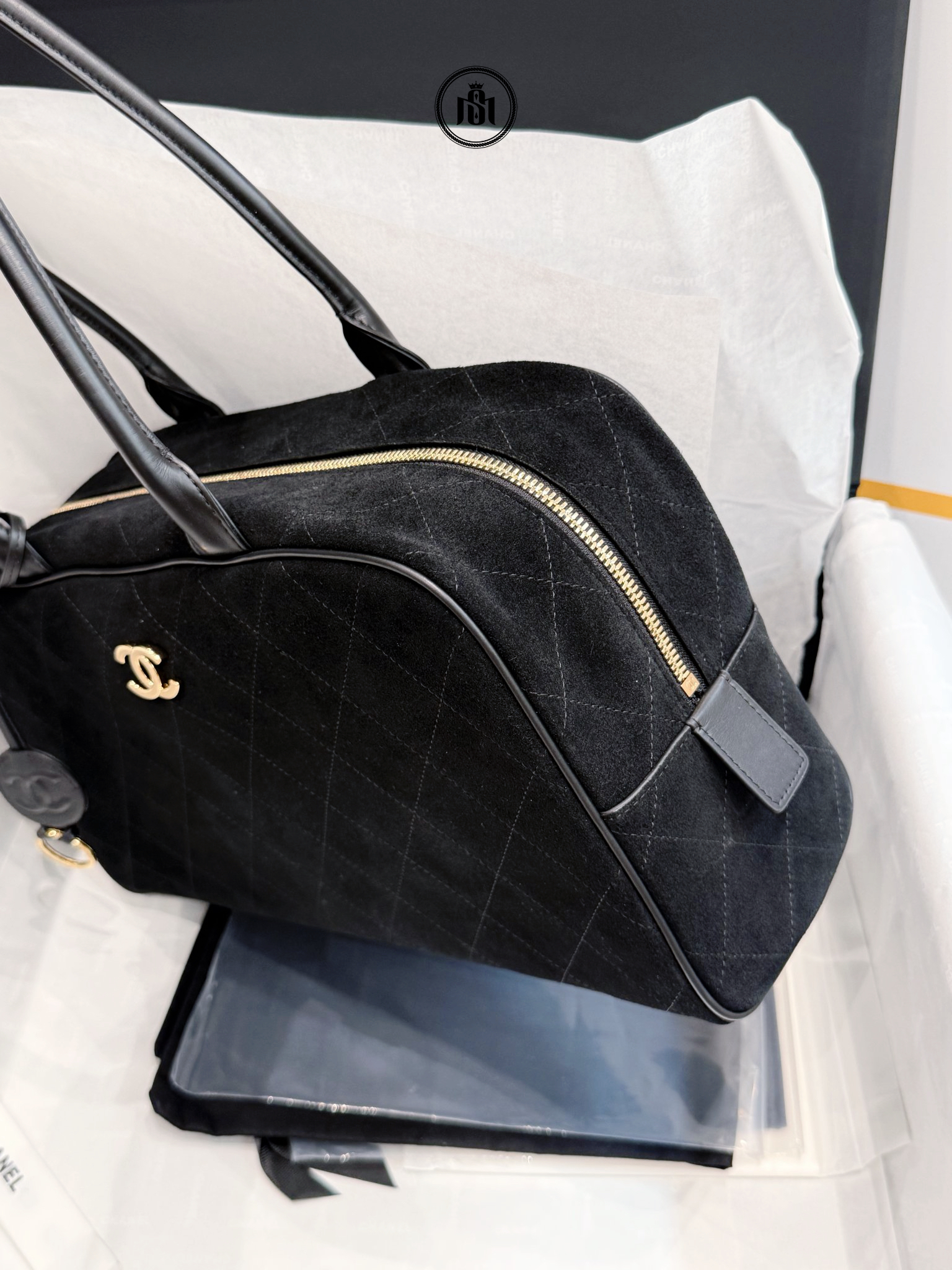 TÚI CHANEL LARGE BOWLING BAG SUDE CALFSKIN & GOLD-TONE METAL BLACK 6 TÚI CHANEL LARGE BOWLING BAG SUDE CALFSKIN & GOLD-TONE METAL BLACK - Ảnh 6