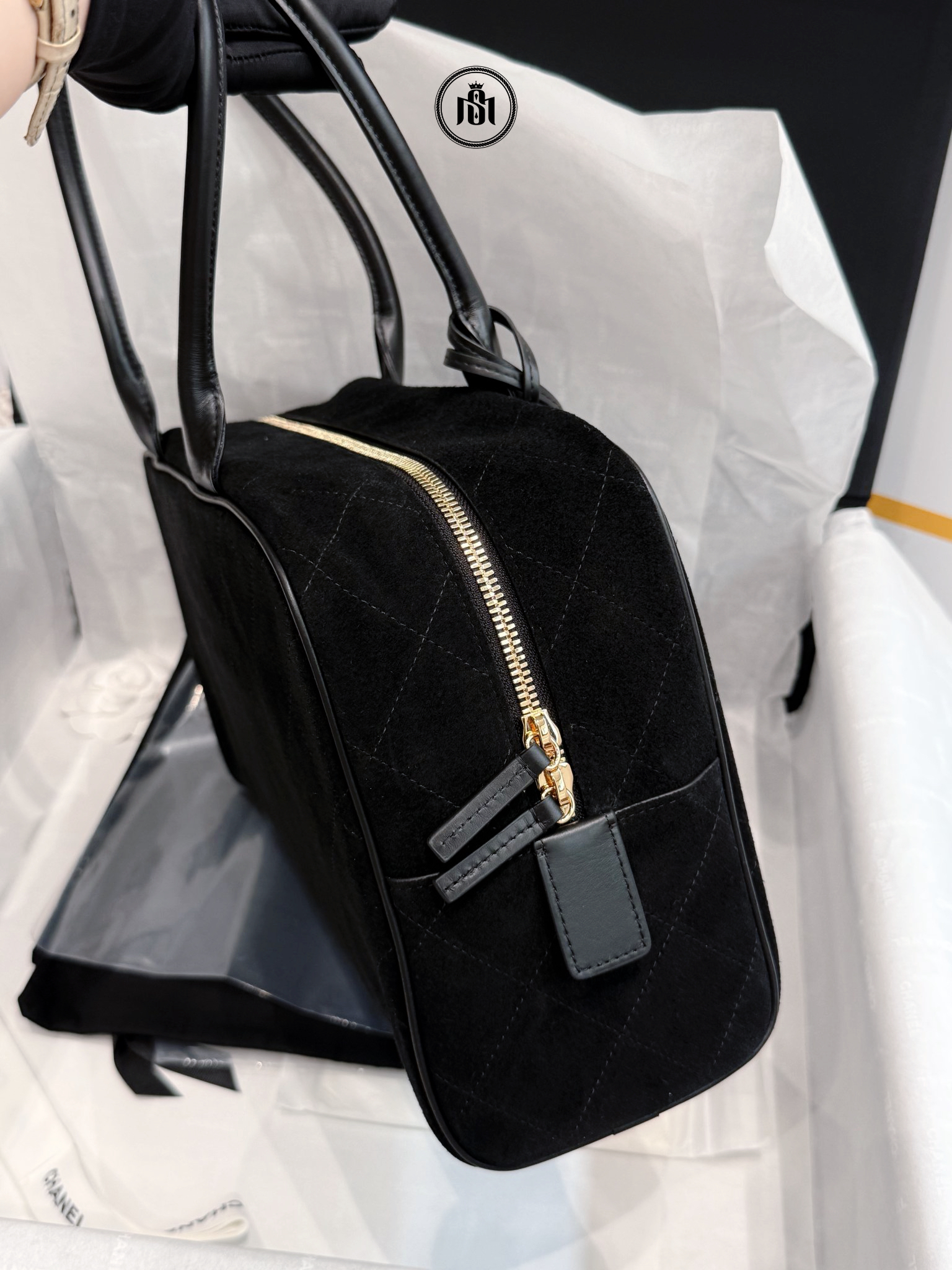 TÚI CHANEL LARGE BOWLING BAG SUDE CALFSKIN & GOLD-TONE METAL BLACK 5 TÚI CHANEL LARGE BOWLING BAG SUDE CALFSKIN & GOLD-TONE METAL BLACK - Ảnh 5