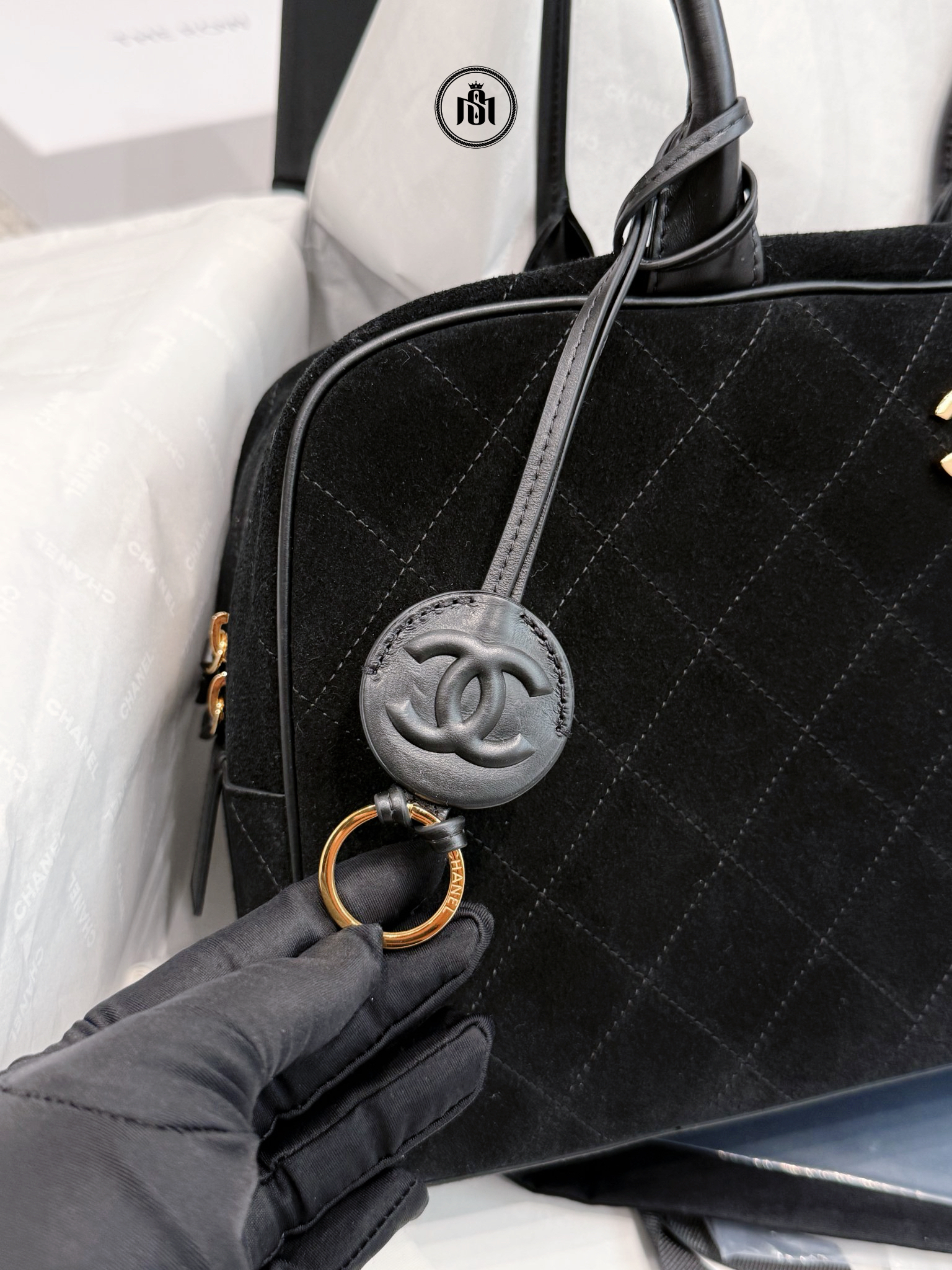 TÚI CHANEL LARGE BOWLING BAG SUDE CALFSKIN & GOLD-TONE METAL BLACK 4 TÚI CHANEL LARGE BOWLING BAG SUDE CALFSKIN & GOLD-TONE METAL BLACK - Ảnh 4