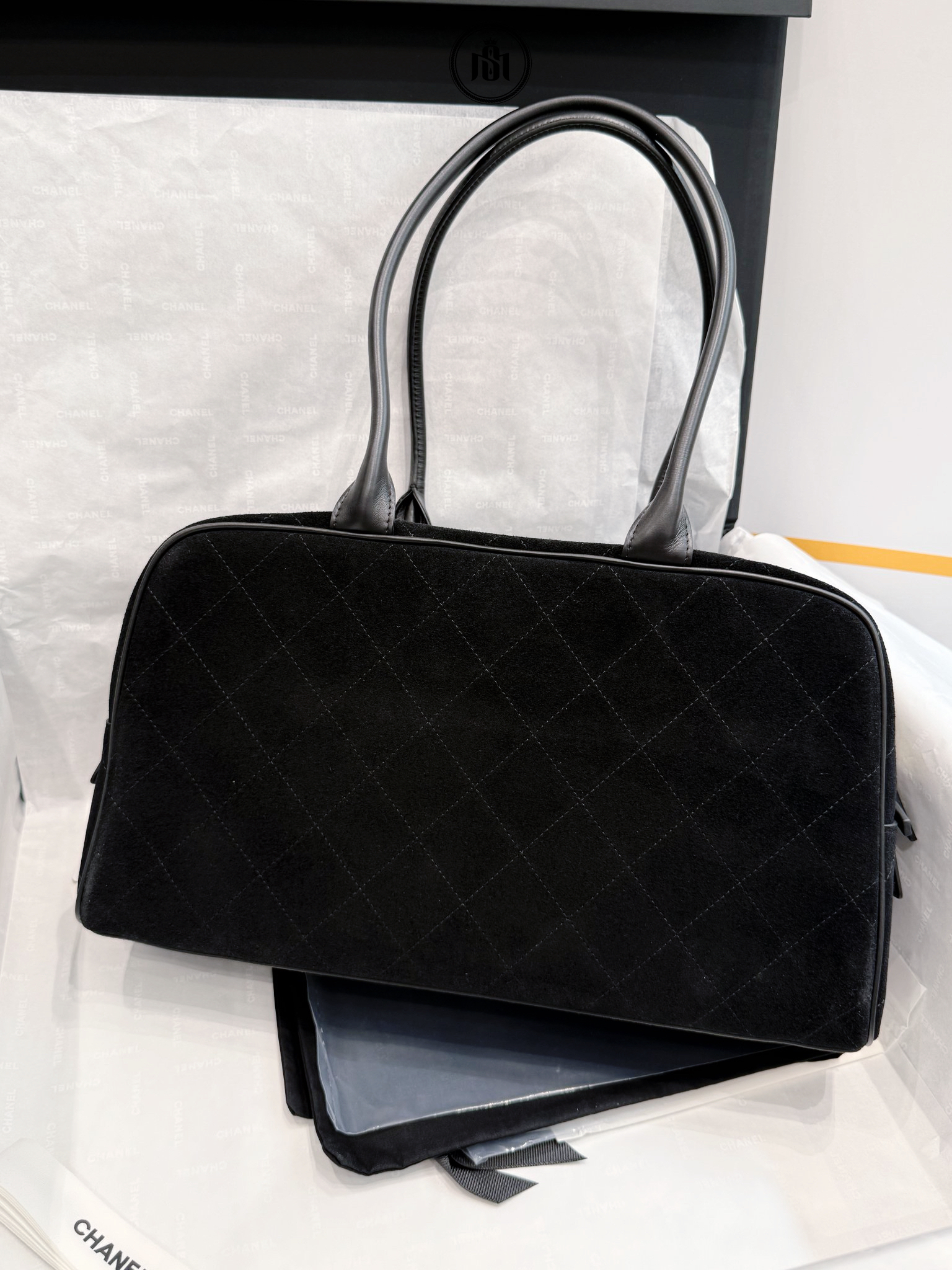 TÚI CHANEL LARGE BOWLING BAG SUDE CALFSKIN & GOLD-TONE METAL BLACK 8 TÚI CHANEL LARGE BOWLING BAG SUDE CALFSKIN & GOLD-TONE METAL BLACK - Ảnh 8