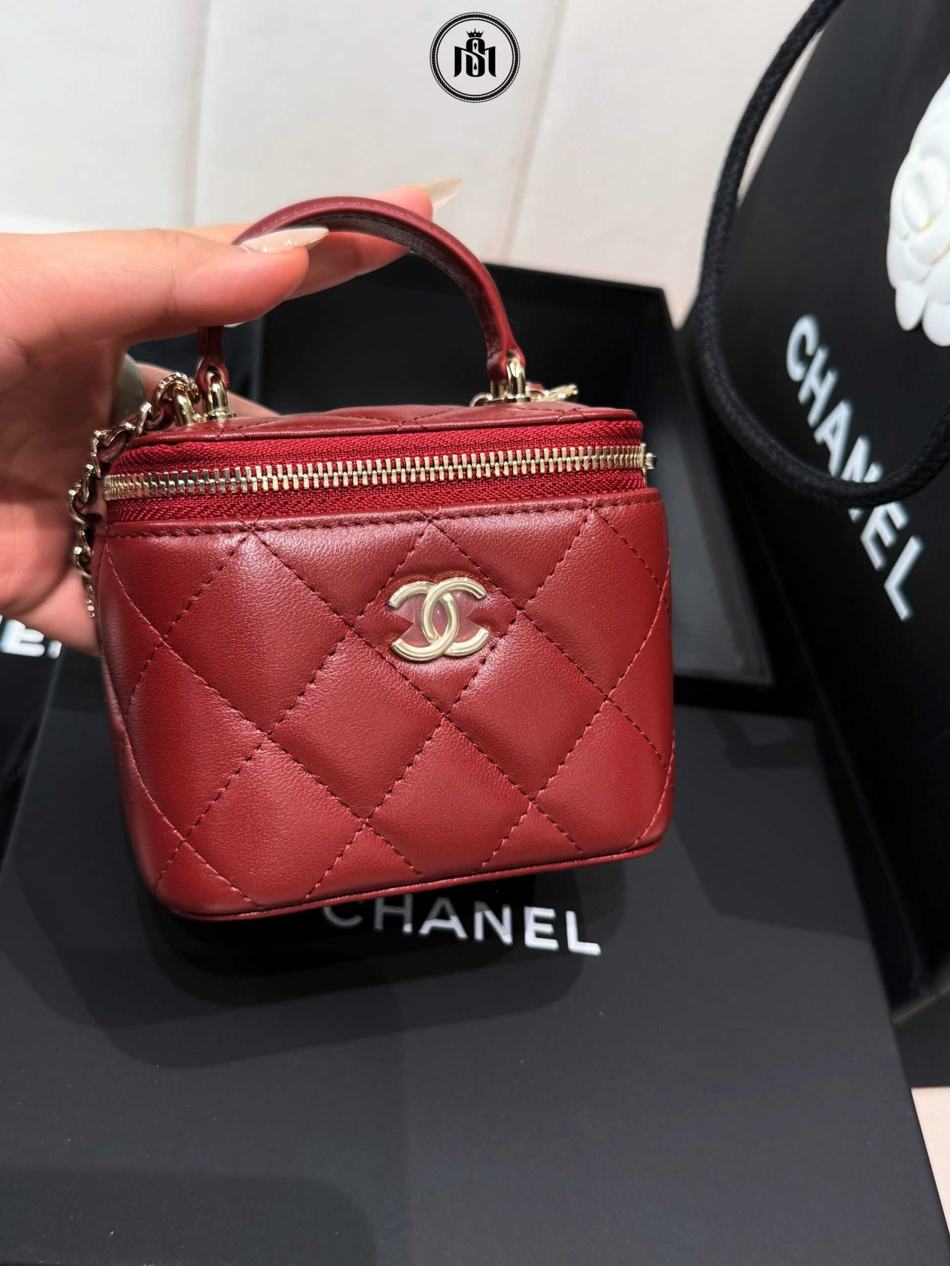 TÚI CHANEL MINI VANITY CASE TOP HANDLE WITH CHAIN LAMBSKIN GOLD-TONE METAL DARK BURGUNDY 1 TÚI CHANEL MINI VANITY CASE TOP HANDLE WITH CHAIN LAMBSKIN GOLD-TONE METAL DARK BURGUNDY