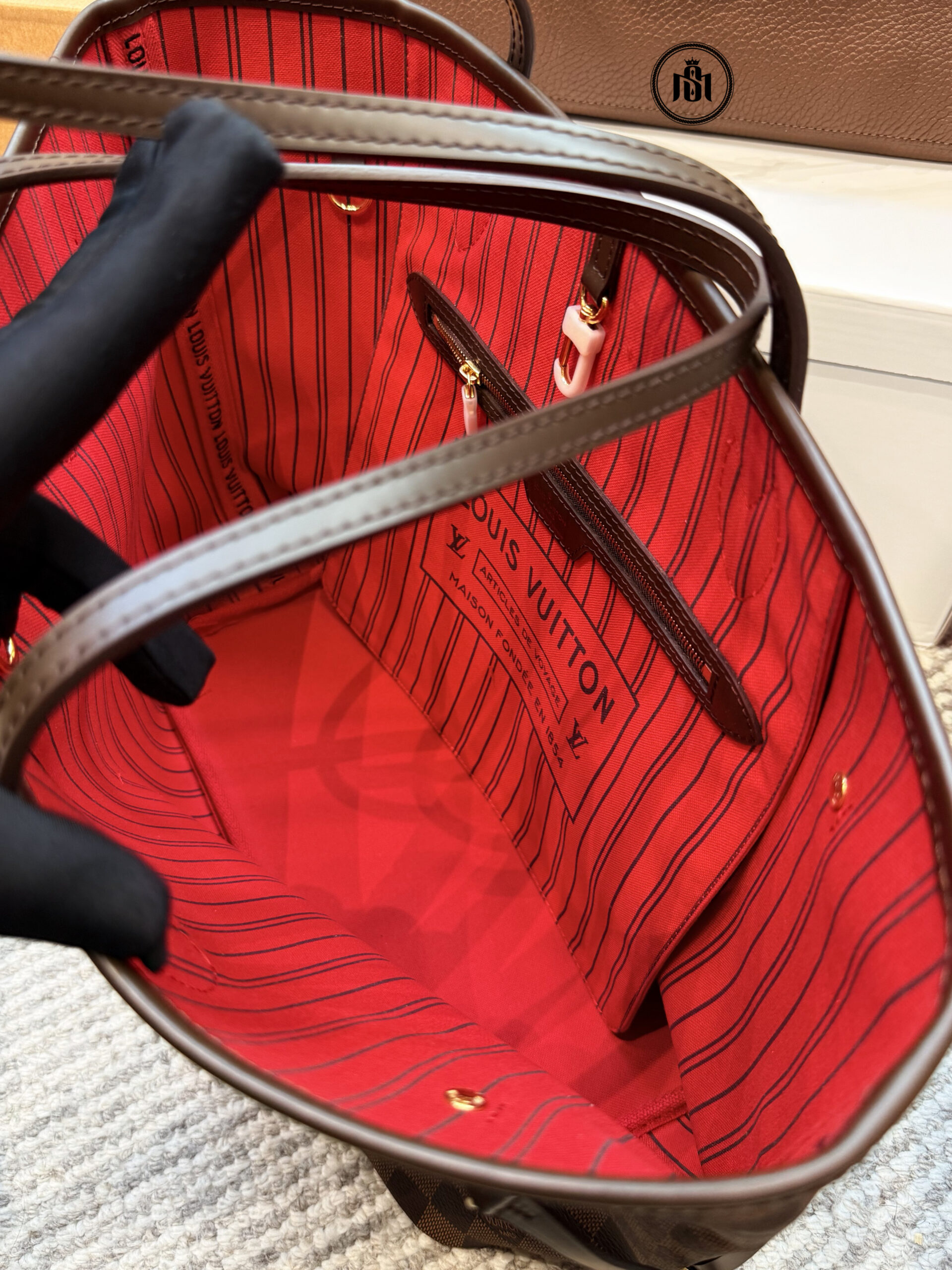 TÚI LV NEVERFULL MM DAMIER EBENE RED CERISE N40599 4 TÚI LV NEVERFULL MM DAMIER EBENE RED CERISE N40599 - Ảnh 4