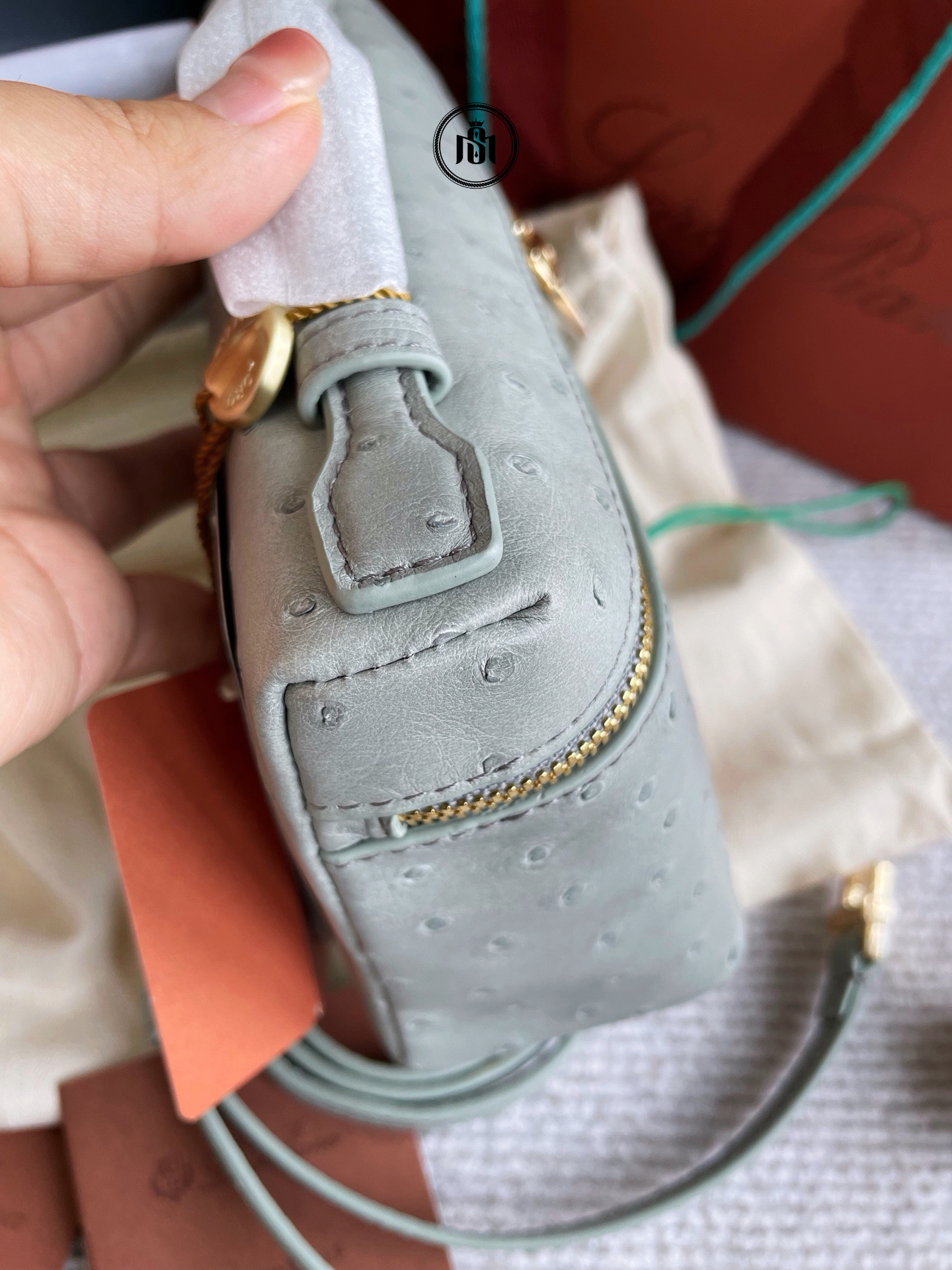TÚI LORO PIANA EXTRA POCKET L19 OSTRICH LEATHER DEEP ICE / SUN GOLD 3 TÚI LORO PIANA EXTRA POCKET L19 OSTRICH LEATHER DEEP ICE / SUN GOLD - Ảnh 3