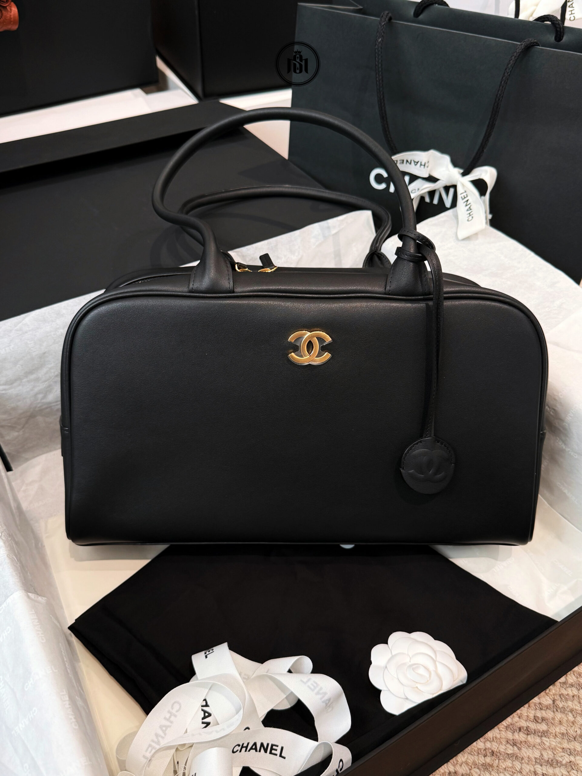 TÚI CHANEL LARGE BOWLING BAG CAFLSKIN & GOLD-TONE METAL BACK 1 TÚI CHANEL LARGE BOWLING BAG CAFLSKIN & GOLD-TONE METAL BACK