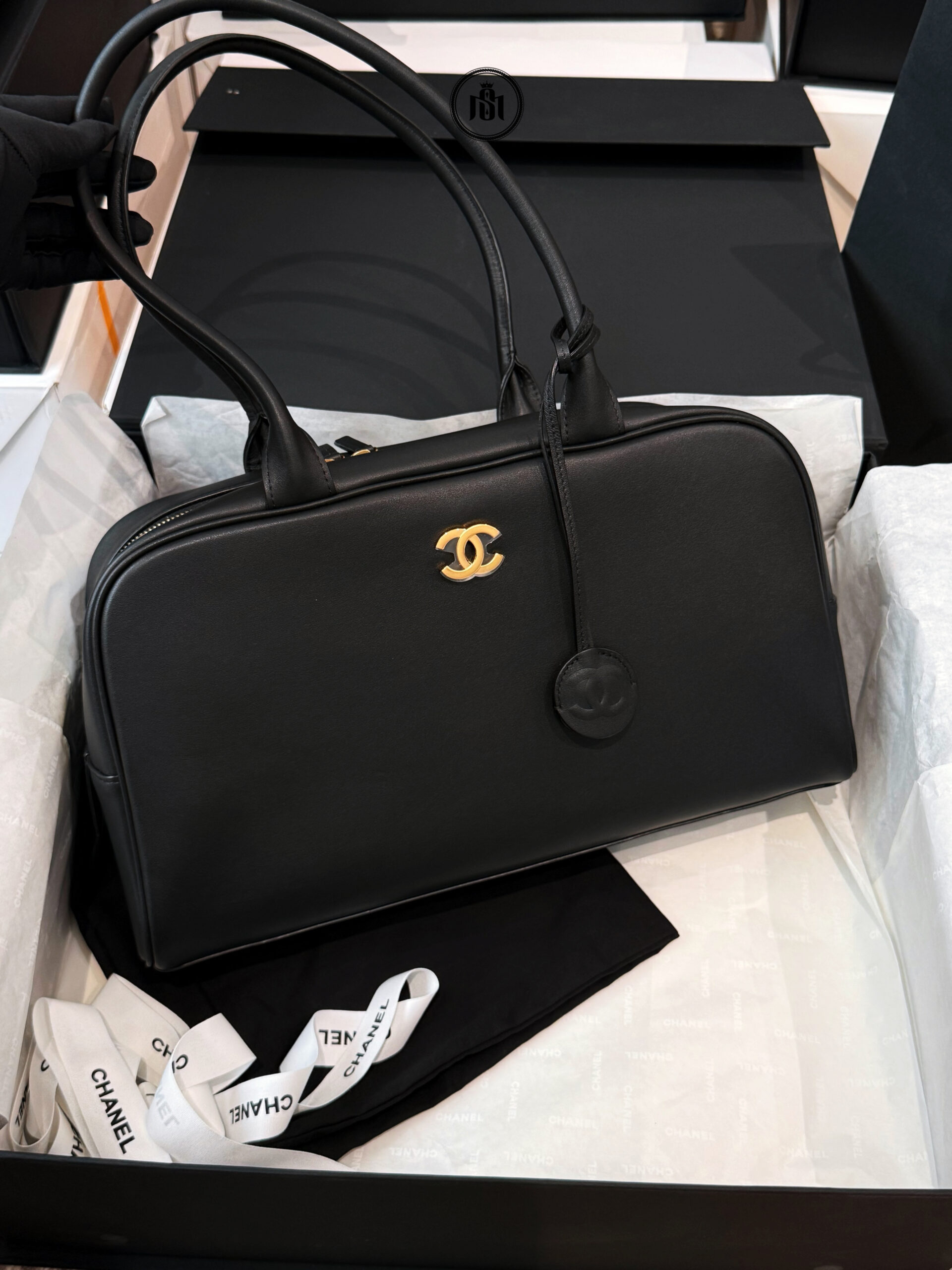 TÚI CHANEL LARGE BOWLING BAG CAFLSKIN & GOLD-TONE METAL BACK 2 TÚI CHANEL LARGE BOWLING BAG CAFLSKIN & GOLD-TONE METAL BACK - Ảnh 2