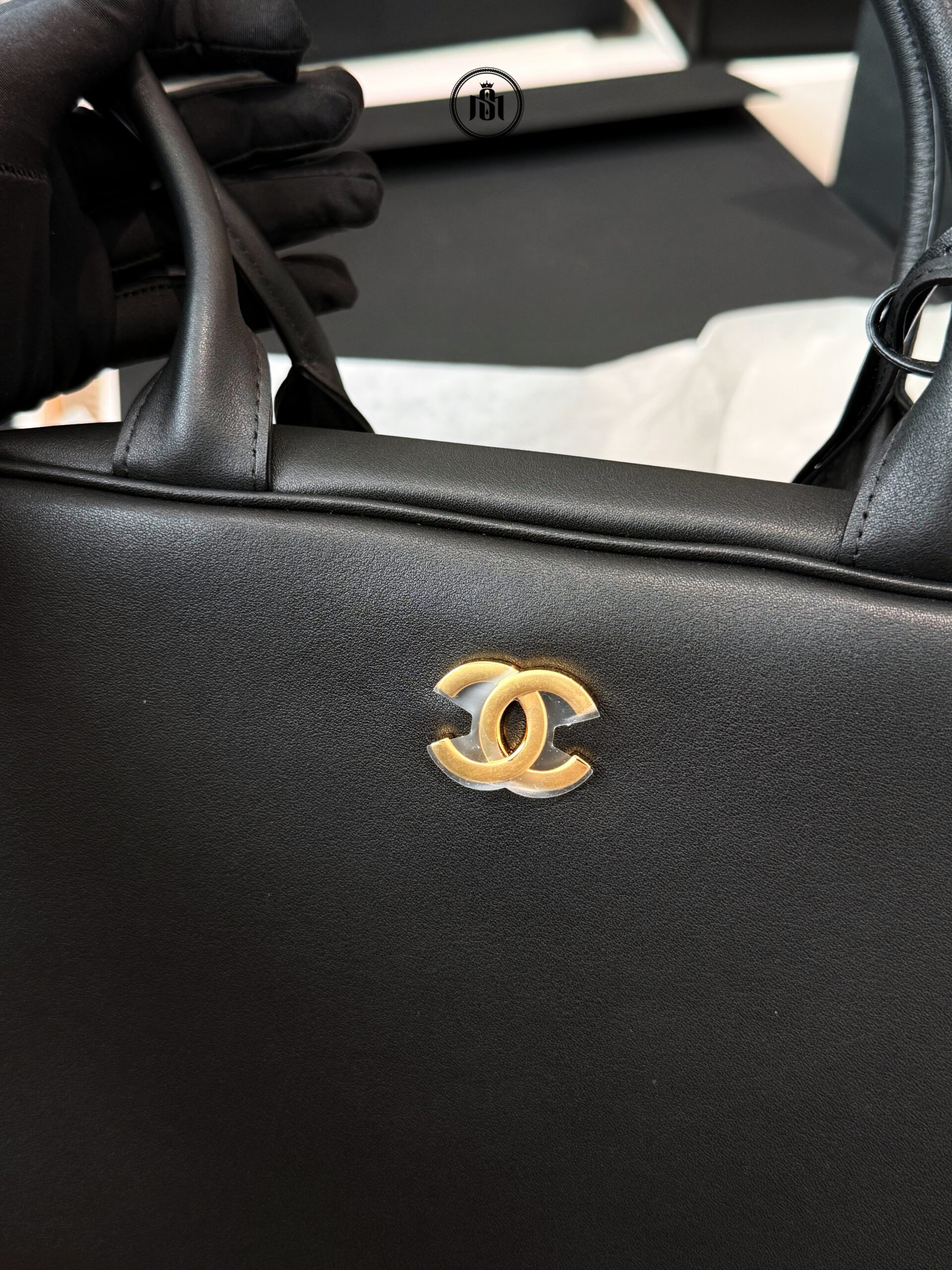 TÚI CHANEL LARGE BOWLING BAG CAFLSKIN & GOLD-TONE METAL BACK 5 TÚI CHANEL LARGE BOWLING BAG CAFLSKIN & GOLD-TONE METAL BACK - Ảnh 5