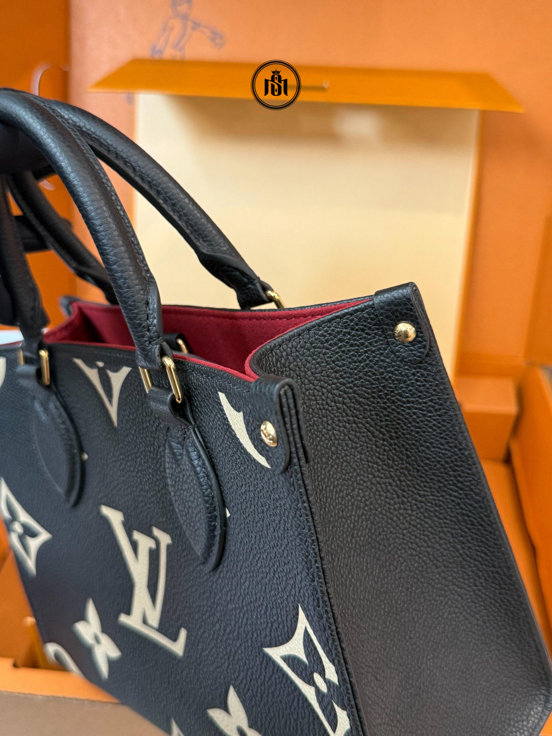 TÚI LOUIS VUITTON ONTHEGO PM BICOLOR MONOGRAM EMPREINTE BLACK / BEIGE M45659 4 TÚI LOUIS VUITTON ONTHEGO PM BICOLOR MONOGRAM EMPREINTE BLACK / BEIGE M45659 - Ảnh 4